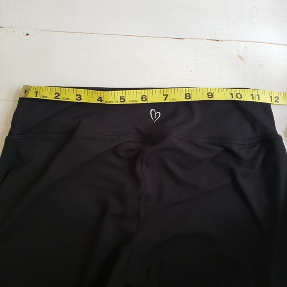 FULL TILT | Sport Capri Leggings | Small - Picture 7 of 8